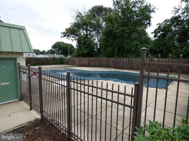 441 Tomlinson Rd, Unit E14 in Philadelphia, PA - Building Photo - Building Photo
