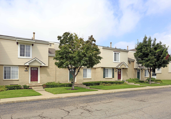 Shorebrooke Townhomes in Novi, MI - Foto de edificio - Building Photo