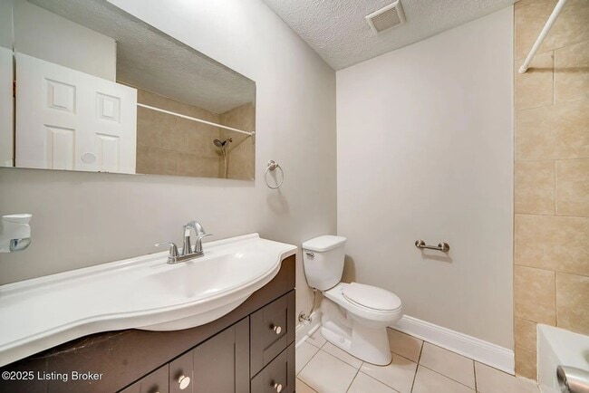 6312 Six Mile Ln in Louisville, KY - Building Photo - Building Photo