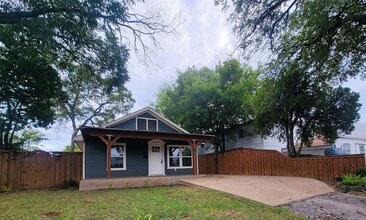 5233 Wellesley Ave in Fort Worth, TX - Building Photo - Building Photo