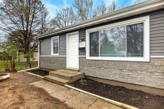 903 Merrill Ave in Loves Park, IL - Building Photo - Building Photo