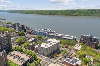 56 Prospect St in Yonkers, NY - Foto de edificio - Building Photo