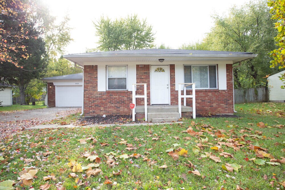 10221 Baribeau Ln in Indianapolis, IN - Foto de edificio