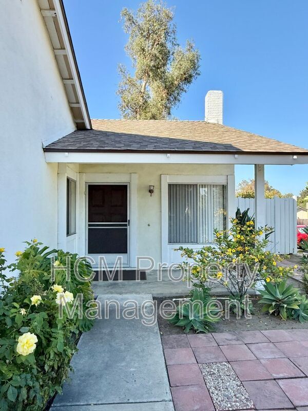 27102 Valleymont Rd in Lake Forest, CA - Building Photo - Building Photo