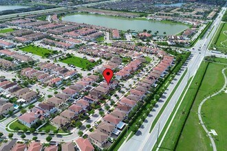 10583 W 35th Way in Hialeah, FL - Building Photo - Building Photo