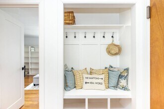 26 Layton Ave in Southampton, NY - Building Photo - Building Photo