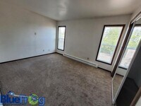 927 Louise St photo'