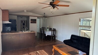 23430 Bauer Hockley Rd in Hockley, TX - Foto de edificio - Building Photo