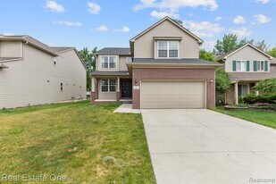 68 Biltmore Blvd in Troy, MI - Building Photo