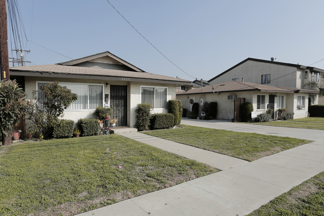 Alameda Townhomes in Downey, CA - Building Photo