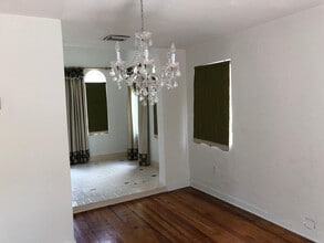 100 NE 43rd St in Miami, FL - Foto de edificio - Building Photo