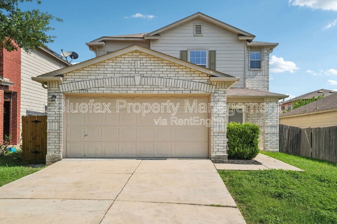 9939 Bermuda Palm in San Antonio, TX - Building Photo