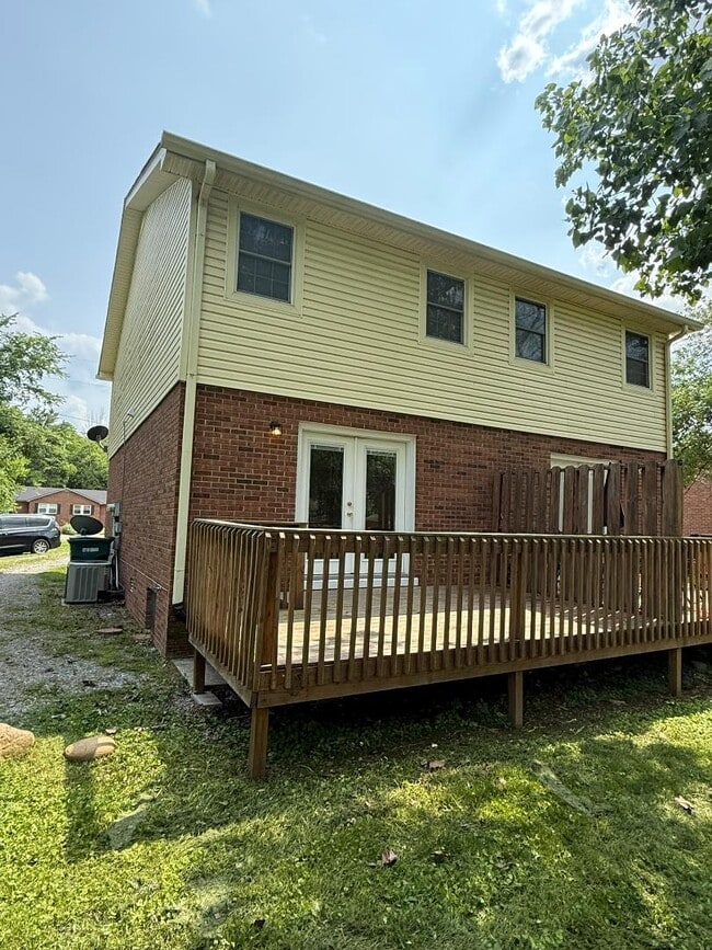 615 Moody Ct in Lebanon, TN - Foto de edificio - Building Photo