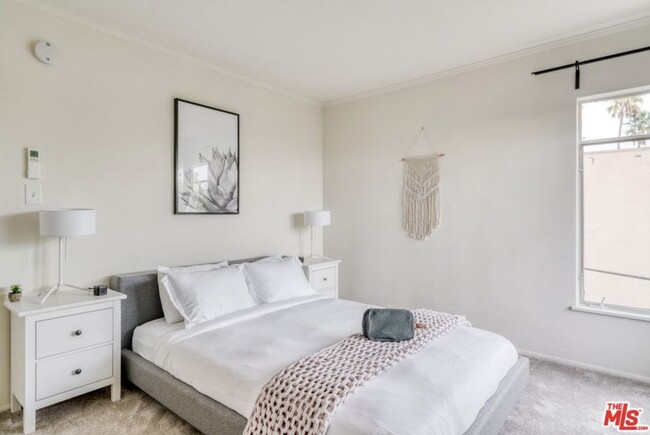 8420 1/2 Fountain Ave in West Hollywood, CA - Foto de edificio - Building Photo