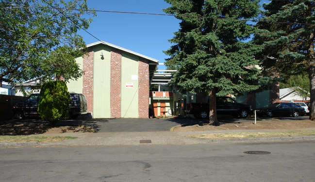 537-539 NE 80th Ave in Portland, OR - Building Photo - Building Photo