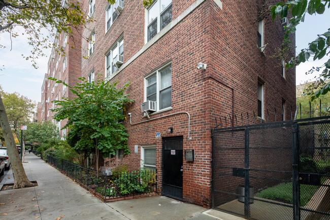 The Monroe in Jackson Heights, NY - Foto de edificio - Building Photo