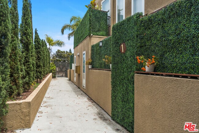 1744 10th St in Santa Monica, CA - Building Photo - Building Photo