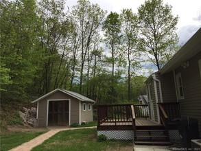 17 Cherokee Dr in Oxford, CT - Building Photo - Building Photo