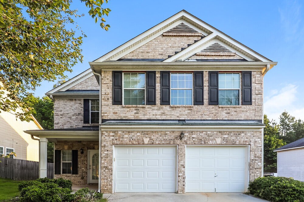 1115 Watercourse Way in Hampton, GA - Foto de edificio