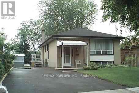 19 Barwell Crescent in Toronto, ON - Building Photo