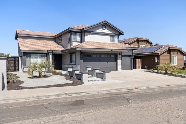 property at 43865 Carefree Ct
