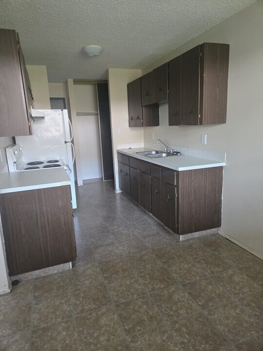 4507-144 44 Ave in Stony Plain, AB - Building Photo
