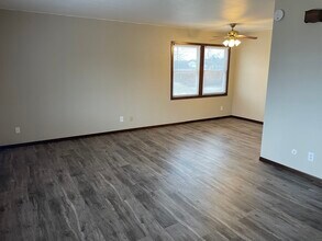 101 Neidig Ave, Unit #3 in Muscatine, IA - Building Photo - Building Photo