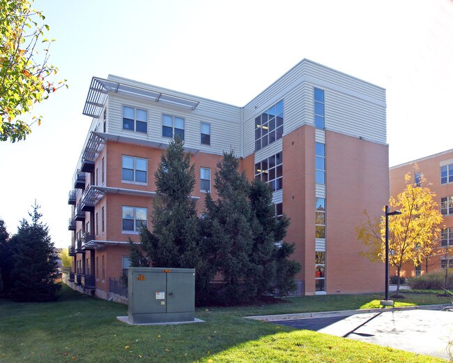 Summit Lofts in Creve Coeur, MO - Foto de edificio - Building Photo