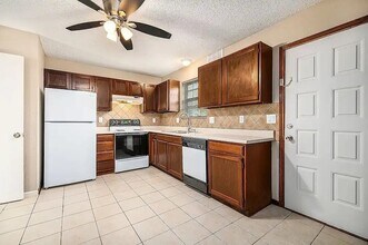 200 NE Woods Chapel Rd in Blue Springs, MO - Building Photo - Building Photo