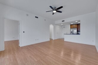 200 W Sahara Ave in Las Vegas, NV - Building Photo - Building Photo