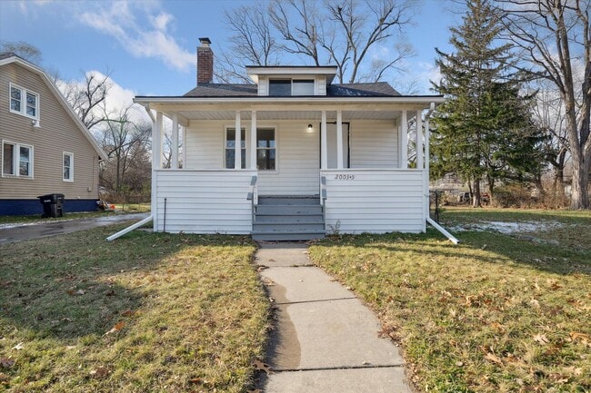 20035 Santa Barbara Dr in Detroit, MI - Building Photo - Building Photo