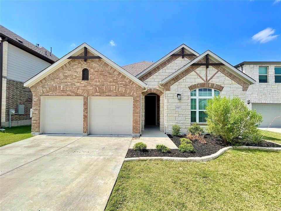 6405 Coalinga Ln in Pflugerville, TX - Foto de edificio