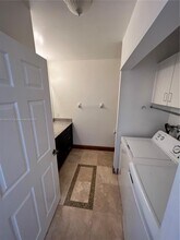 9948 NW 43rd Terrace in Doral, FL - Building Photo - Building Photo