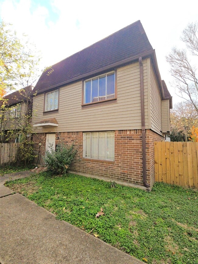 8379 La Roche Ln in Houston, TX - Building Photo - Building Photo