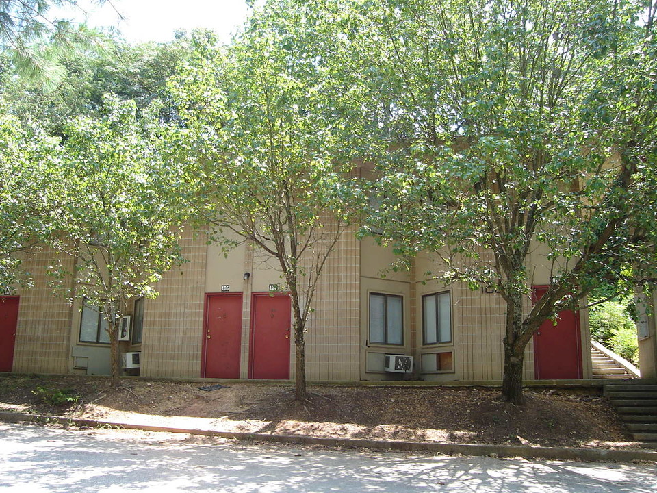 Skylark Apartments in Dalton, GA - Building Photo