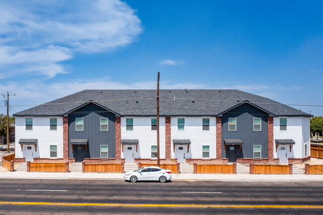 7th Street Townhomes in Odessa, TX - Building Photo - Building Photo