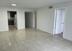 3181 W Hallandale Beach Blvd in Hallandale Beach, FL - Building Photo - Building Photo