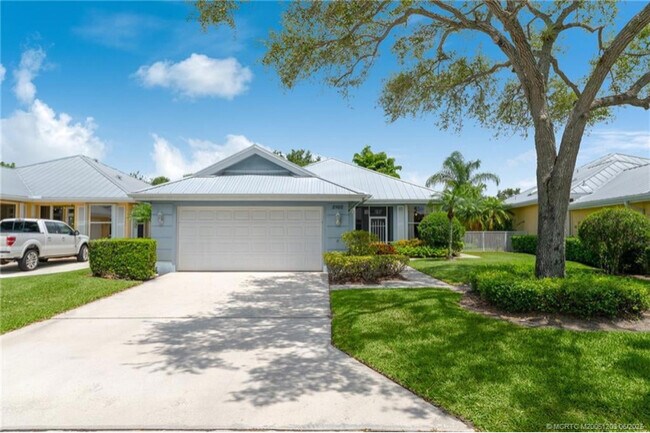 2102 SW Mayflower Dr in Palm City, FL - Building Photo - Building Photo