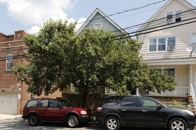 135 W 21st St in Bayonne, NJ - Building Photo - Building Photo