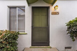 12109 Washington Pl in Los Angeles, CA - Building Photo