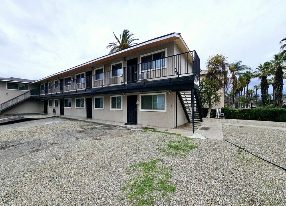 Bahama Palms in Riverside, CA - Foto de edificio