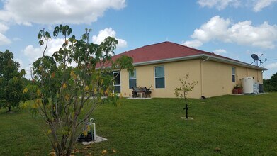 364 Pinehurst Ave in Lehigh Acres, FL - Building Photo - Building Photo
