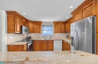 1160 Hillsboro Mile, Unit 905 in Hillsboro Beach, FL - Building Photo - Building Photo