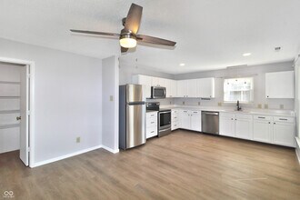 10055 Split Rock Way in Indianapolis, IN - Building Photo - Building Photo