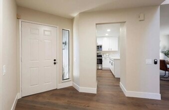 211 River Run Cir in Sacramento, CA - Foto de edificio - Building Photo