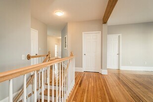98 Elm St, Unit 1 in Somerville, MA - Building Photo