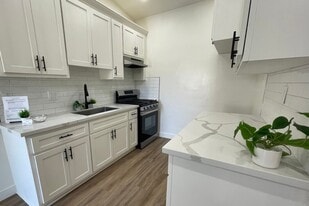 Carlton Park Apartments in Bellflower, CA - Building Photo