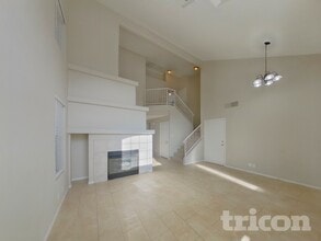 5756 Dew Mist Ln in Las Vegas, NV - Foto de edificio - Building Photo