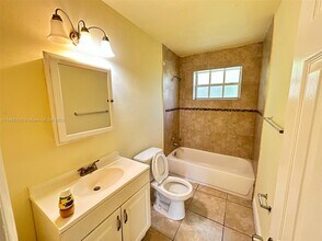 16851 NE 21st Ave-Unit -16 in North Miami Beach, FL - Building Photo - Building Photo