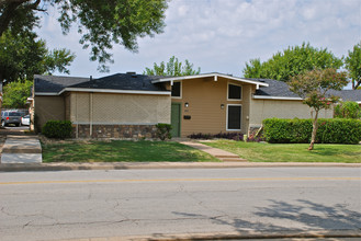 Crossway Apartments in Arlington, TX - Building Photo - Building Photo